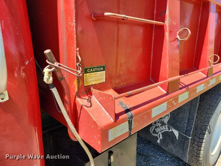 image for item DX7107 1993 International 4900 dump truck