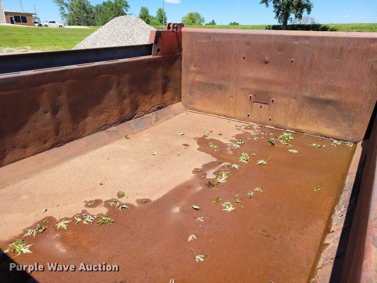 image for item DX7107 1993 International 4900 dump truck