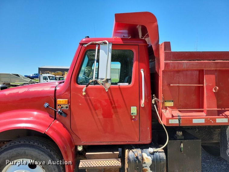 image for item DX7107 1993 International 4900 dump truck