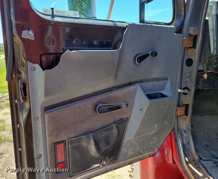 image for item DX7107 1993 International 4900 dump truck