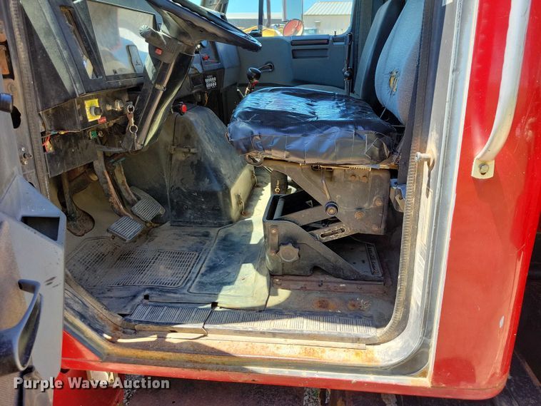 image for item DX7107 1993 International 4900 dump truck