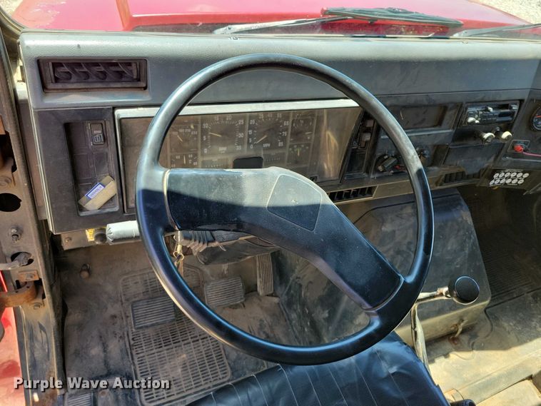 image for item DX7107 1993 International 4900 dump truck