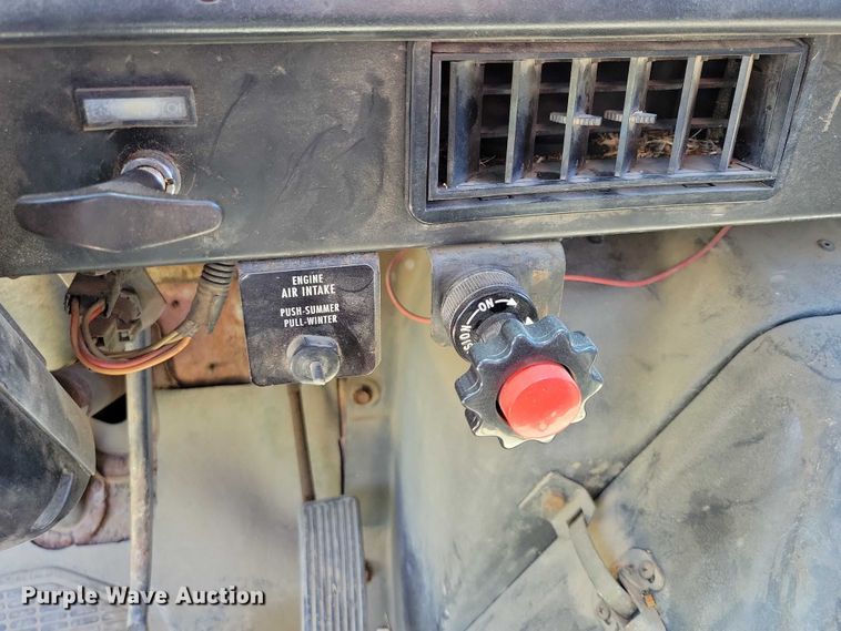 image for item DX7107 1993 International 4900 dump truck