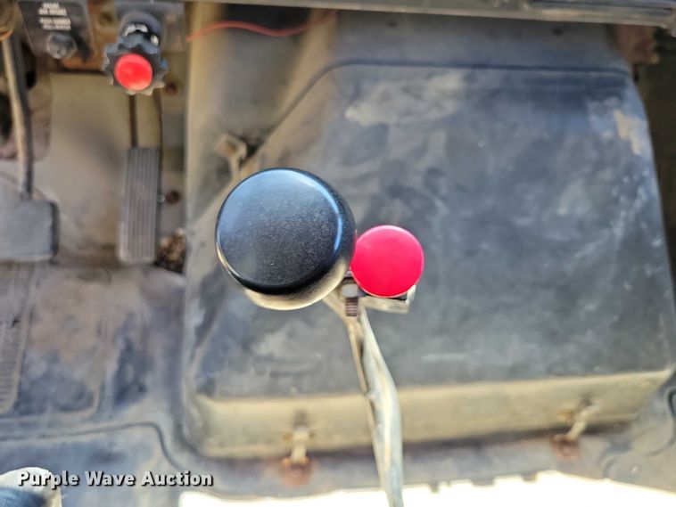 image for item DX7107 1993 International 4900 dump truck