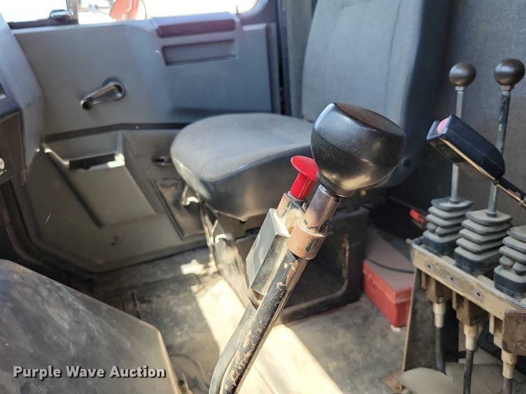 image for item DX7107 1993 International 4900 dump truck