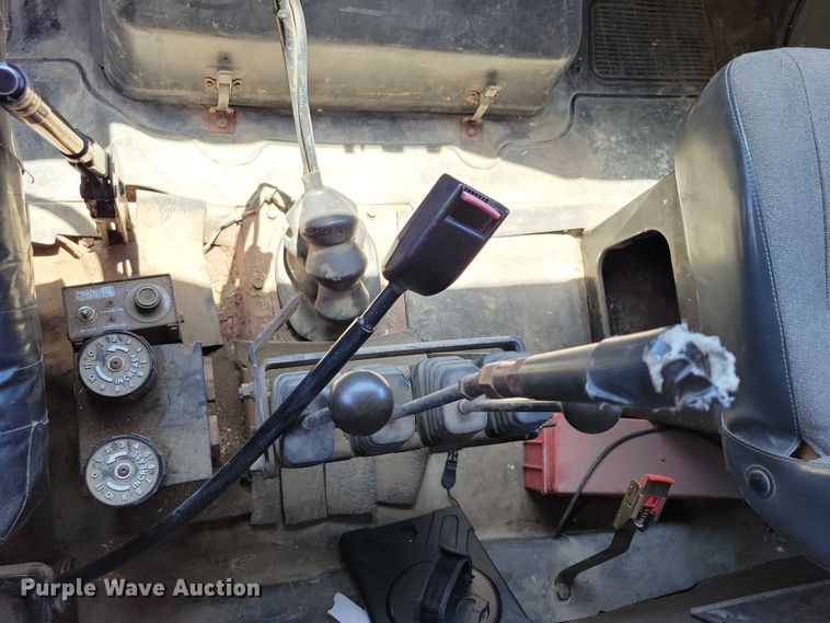 image for item DX7107 1993 International 4900 dump truck