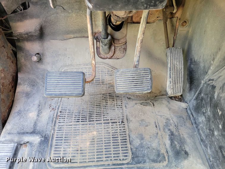 image for item DX7107 1993 International 4900 dump truck