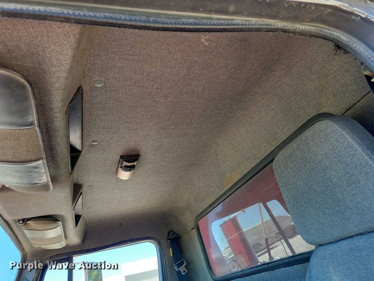 image for item DX7107 1993 International 4900 dump truck