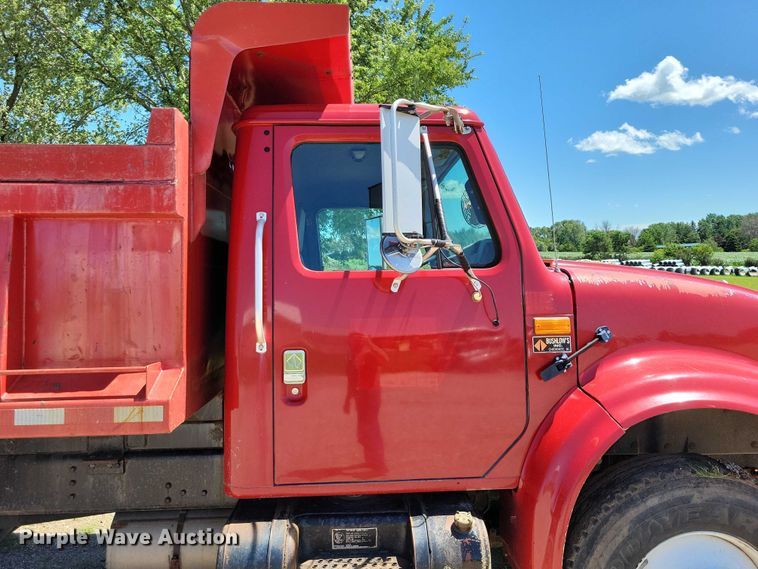image for item DX7107 1993 International 4900 dump truck
