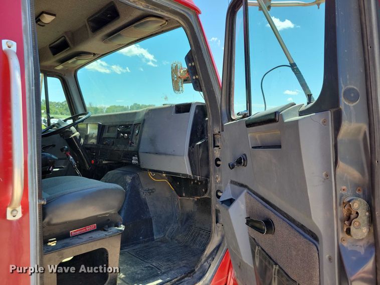 image for item DX7107 1993 International 4900 dump truck