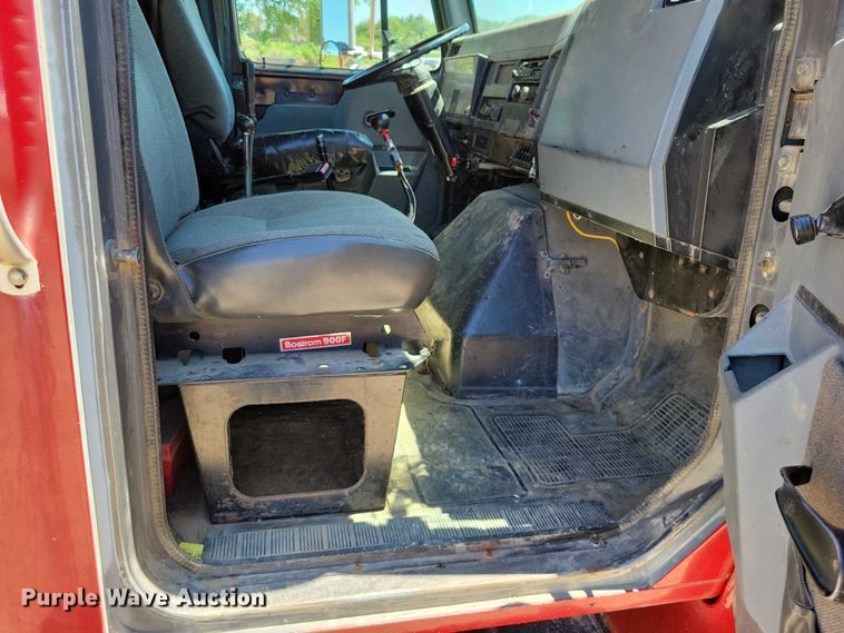 image for item DX7107 1993 International 4900 dump truck