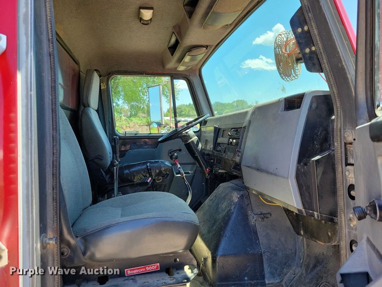 image for item DX7107 1993 International 4900 dump truck