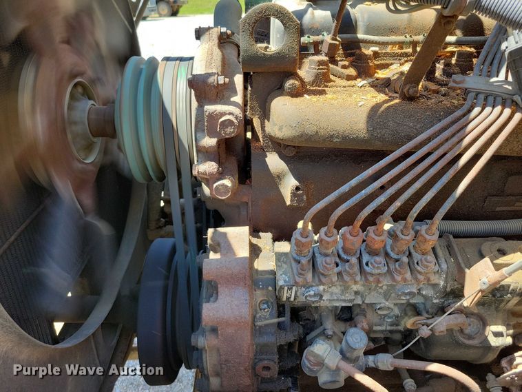 image for item DX7107 1993 International 4900 dump truck