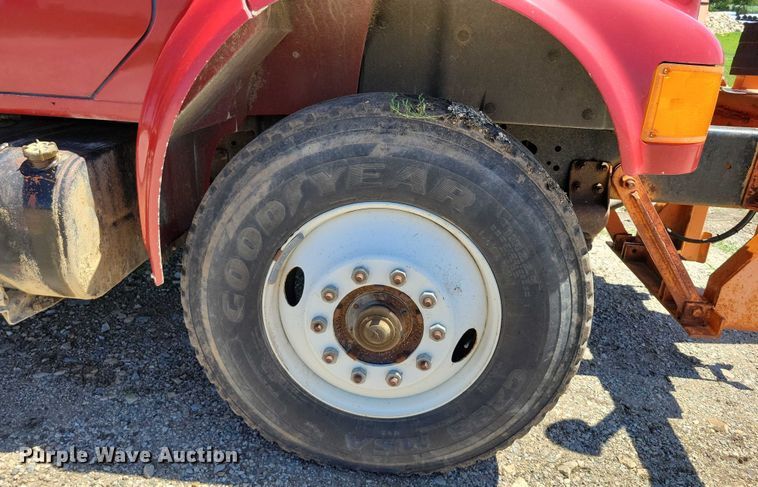 image for item DX7107 1993 International 4900 dump truck