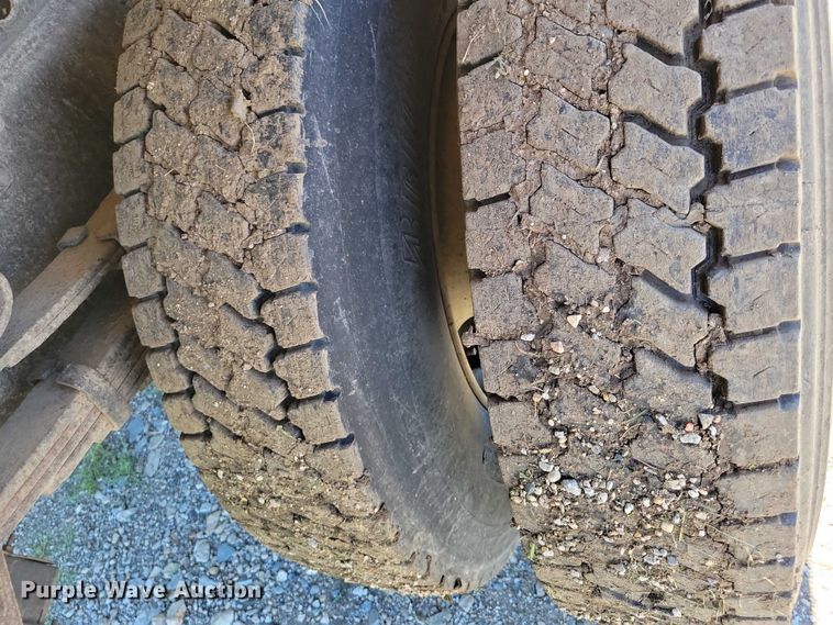 image for item DX7107 1993 International 4900 dump truck