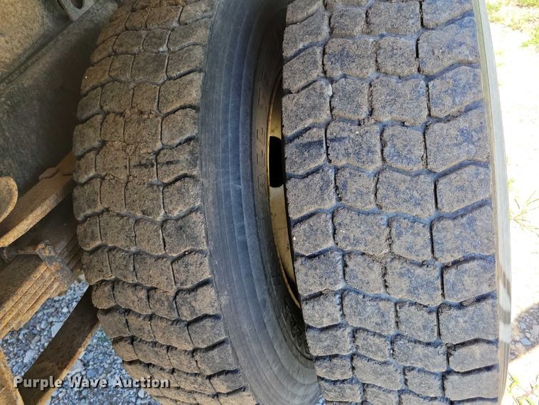 image for item DX7107 1993 International 4900 dump truck