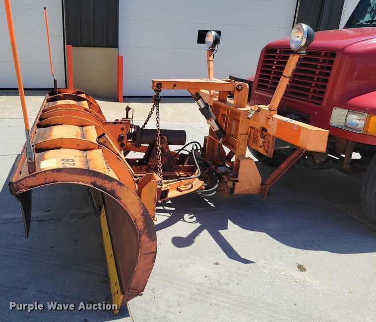 image for item DX7107 1993 International 4900 dump truck