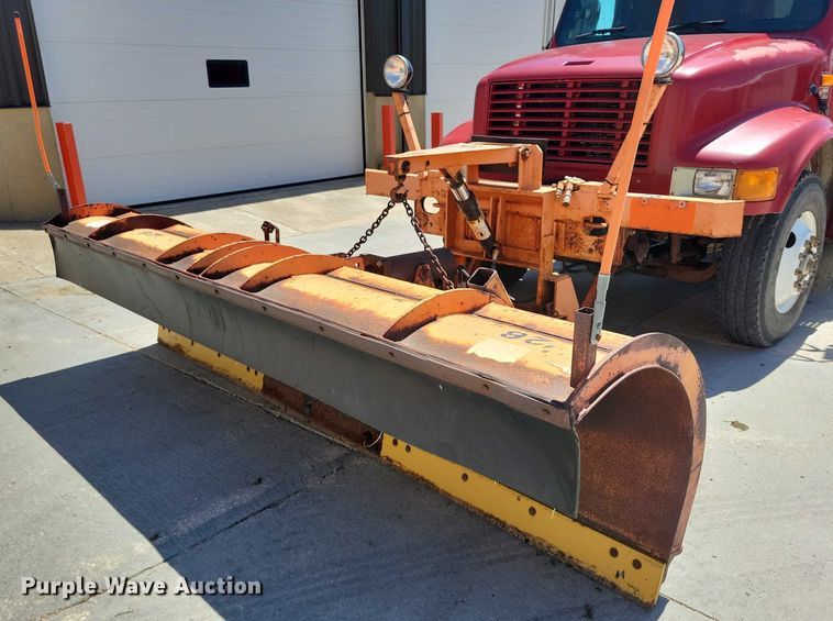 image for item DX7107 1993 International 4900 dump truck