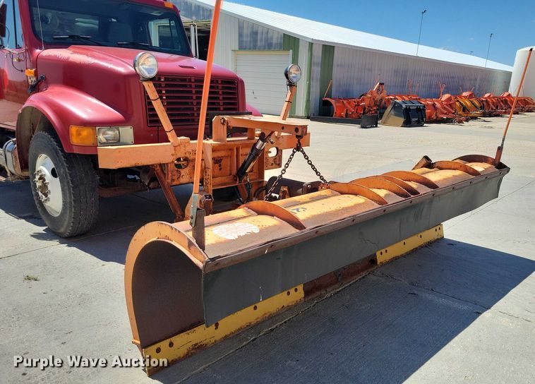 image for item DX7107 1993 International 4900 dump truck