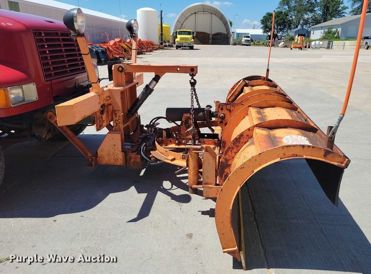 image for item DX7107 1993 International 4900 dump truck