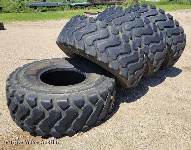 image for item DX7111 (4) Michelin 20.5R25 wheel loader tires