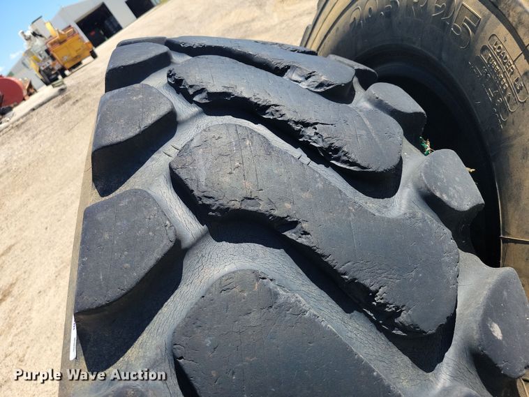 image for item DX7111 (4) Michelin 20.5R25 wheel loader tires