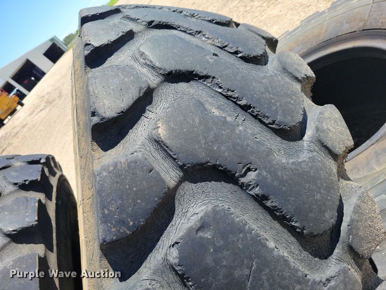 image for item DX7111 (4) Michelin 20.5R25 wheel loader tires