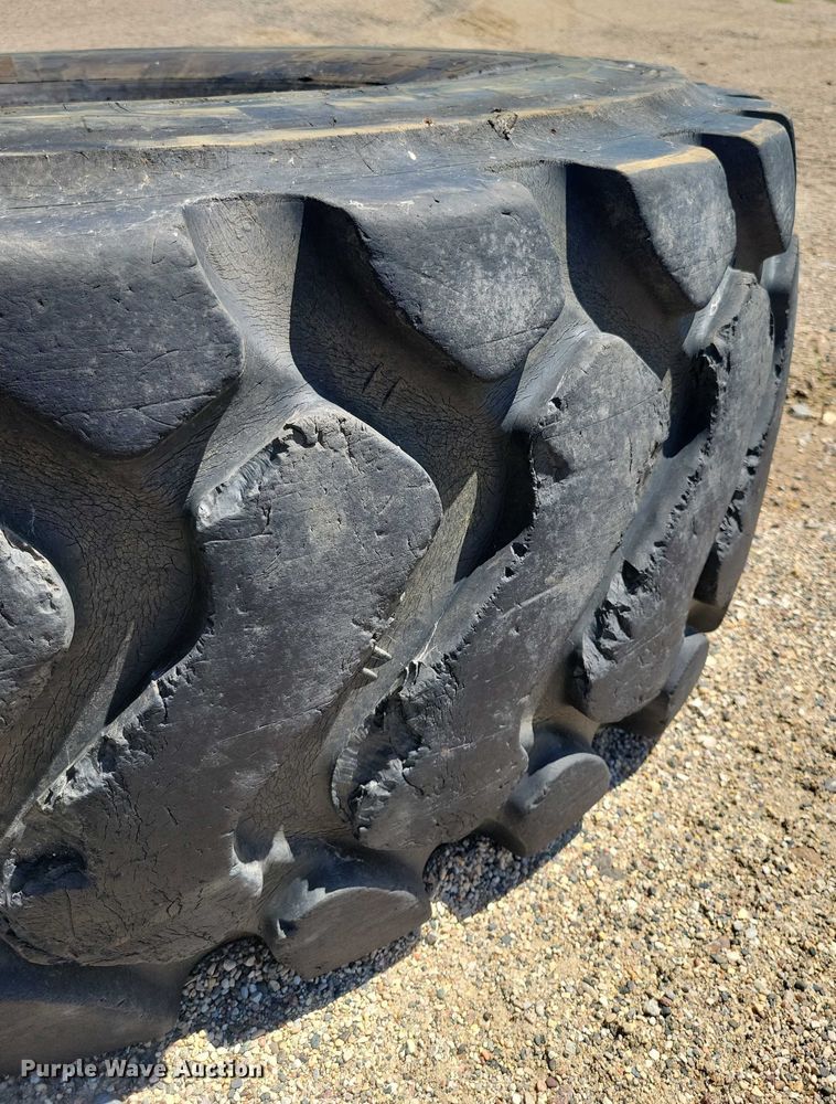 image for item DX7111 (4) Michelin 20.5R25 wheel loader tires