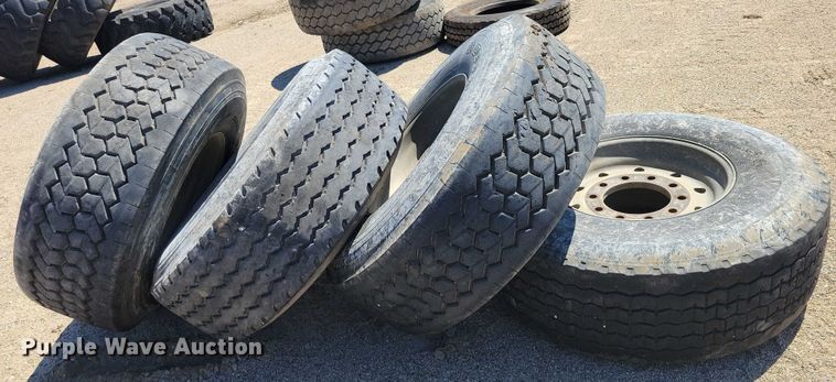 image for item DX7113 (4) Double Coin 425/65R22.5 tires and wheels