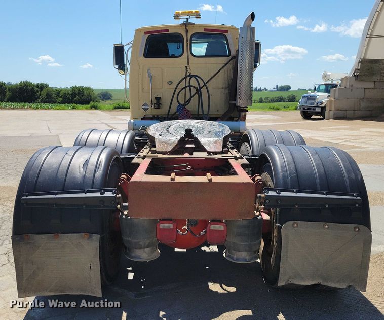 image for item DX7116 2002 Sterling AT9500 semi truck