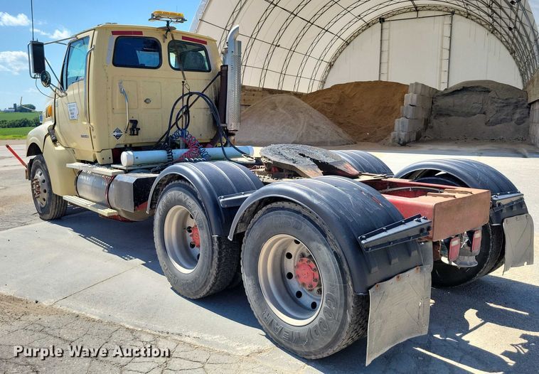 image for item DX7116 2002 Sterling AT9500 semi truck