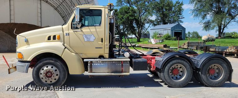 image for item DX7116 2002 Sterling AT9500 semi truck