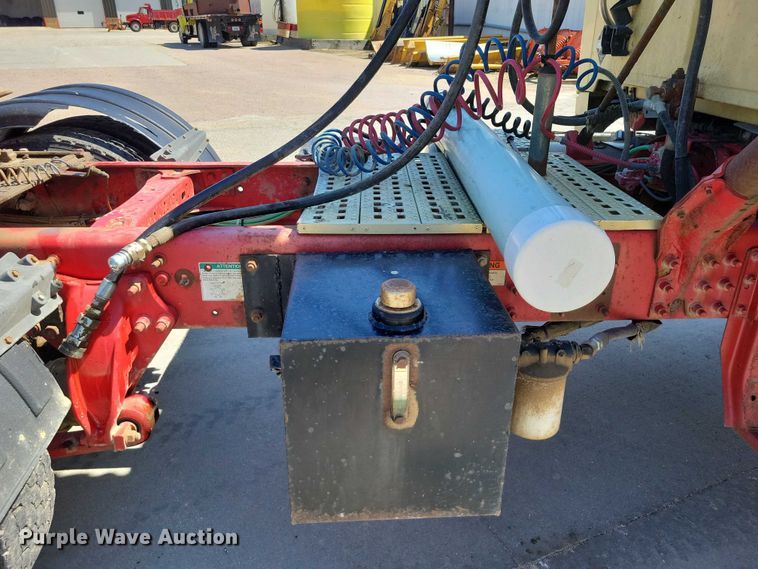 image for item DX7116 2002 Sterling AT9500 semi truck