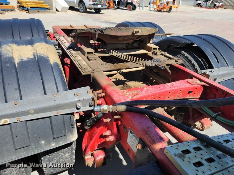 image for item DX7116 2002 Sterling AT9500 semi truck