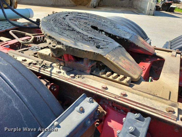 image for item DX7116 2002 Sterling AT9500 semi truck