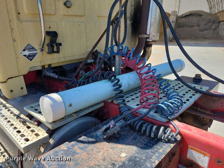 image for item DX7116 2002 Sterling AT9500 semi truck