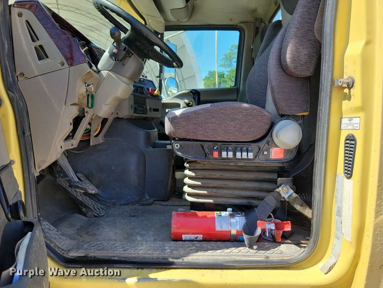 image for item DX7116 2002 Sterling AT9500 semi truck