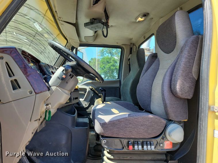 image for item DX7116 2002 Sterling AT9500 semi truck