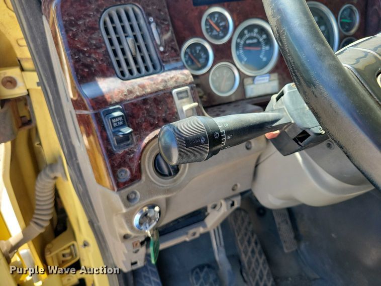 image for item DX7116 2002 Sterling AT9500 semi truck