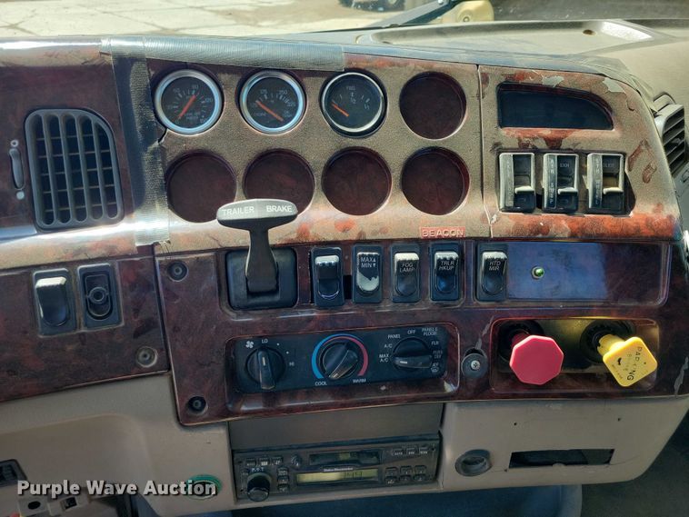 image for item DX7116 2002 Sterling AT9500 semi truck