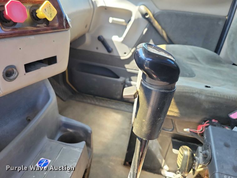 image for item DX7116 2002 Sterling AT9500 semi truck