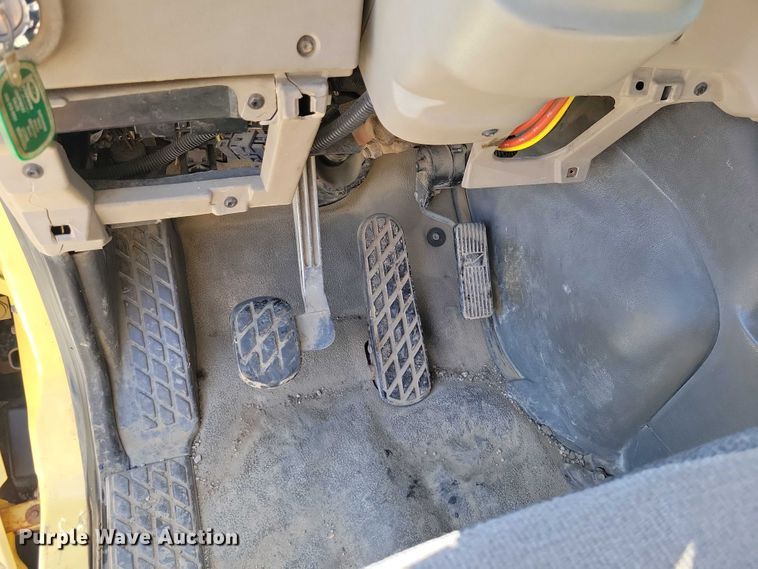 image for item DX7116 2002 Sterling AT9500 semi truck