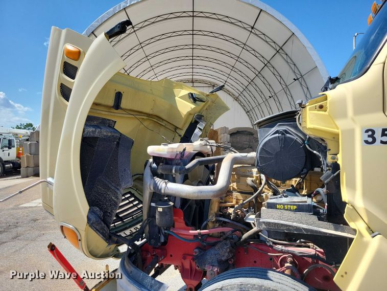 image for item DX7116 2002 Sterling AT9500 semi truck