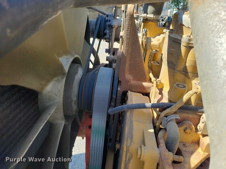 image for item DX7116 2002 Sterling AT9500 semi truck