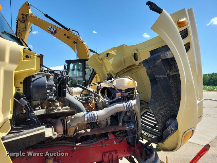 image for item DX7116 2002 Sterling AT9500 semi truck