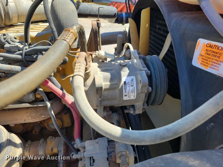 image for item DX7116 2002 Sterling AT9500 semi truck