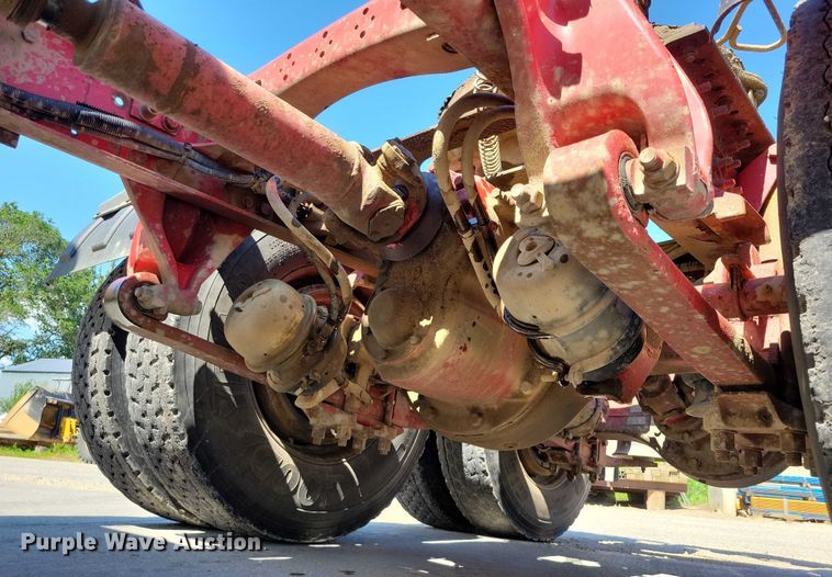 image for item DX7116 2002 Sterling AT9500 semi truck