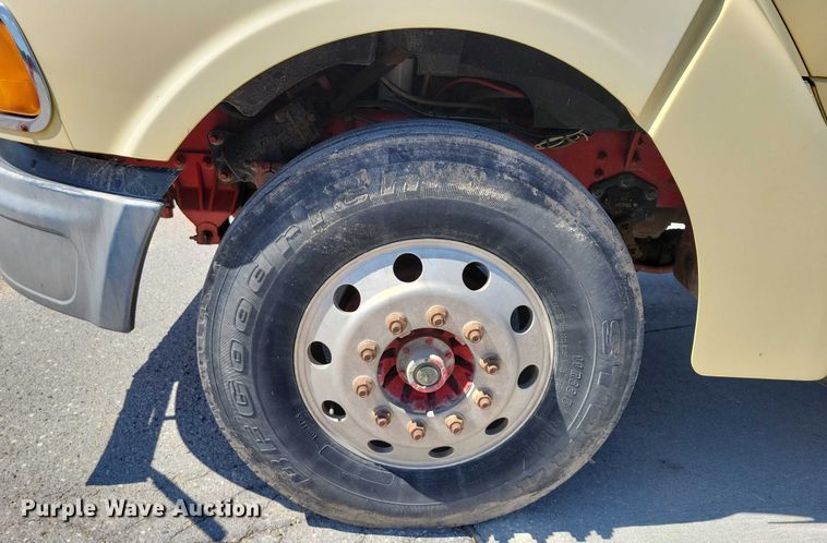 image for item DX7116 2002 Sterling AT9500 semi truck