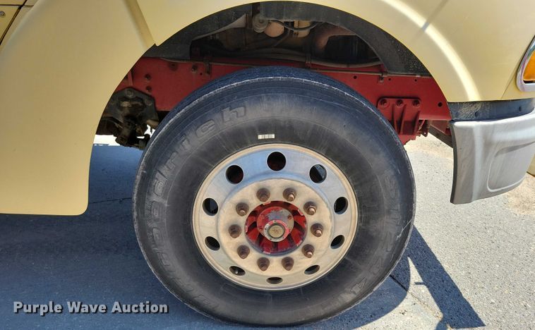 image for item DX7116 2002 Sterling AT9500 semi truck