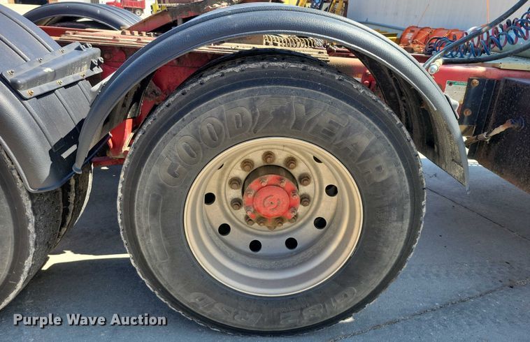 image for item DX7116 2002 Sterling AT9500 semi truck